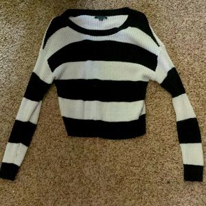 American Eagle sweater, size XS, barley used and in good condition.